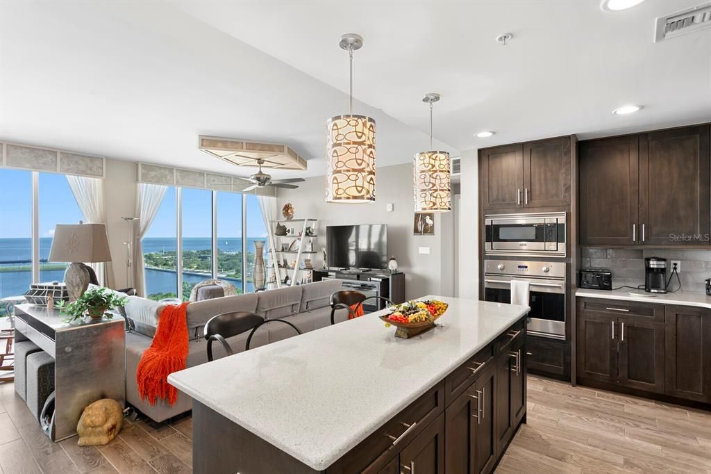 En Venta: $2,250,000 (3 camas, 3 baños, 2120 Pies cuadrados)