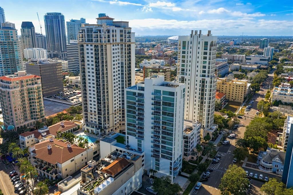 En Venta: $2,250,000 (3 camas, 3 baños, 2120 Pies cuadrados)