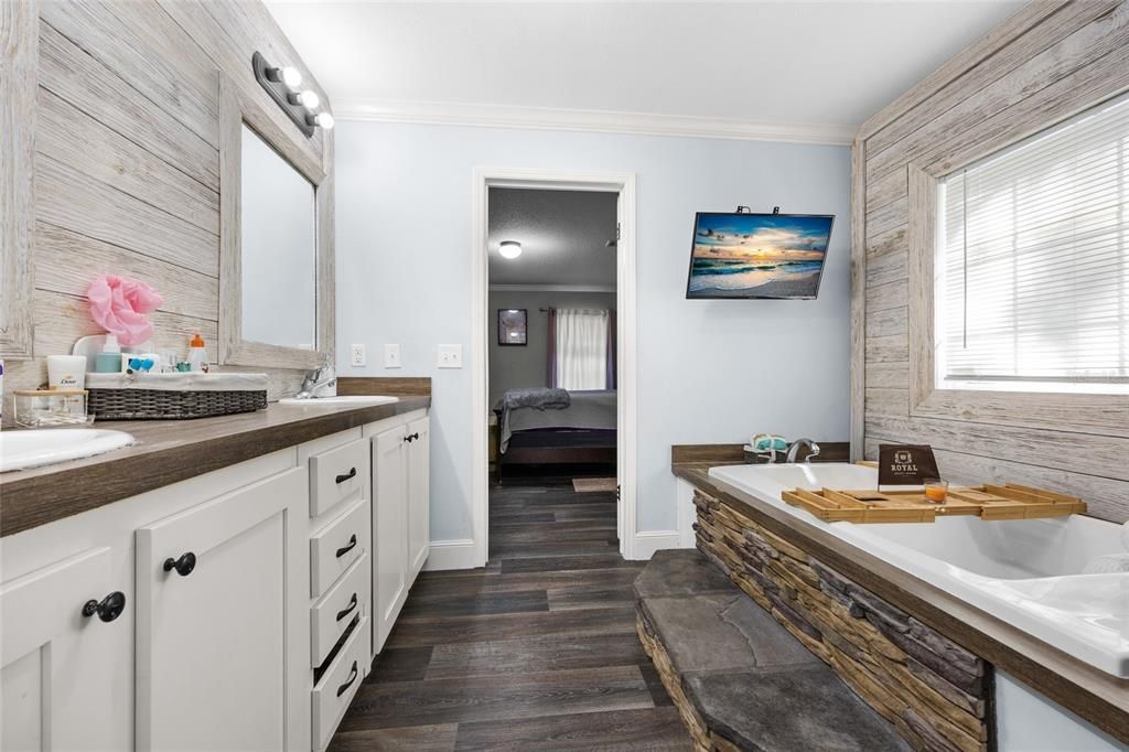 For Sale: $299,000 (3 beds, 2 baths, 1680 Square Feet)