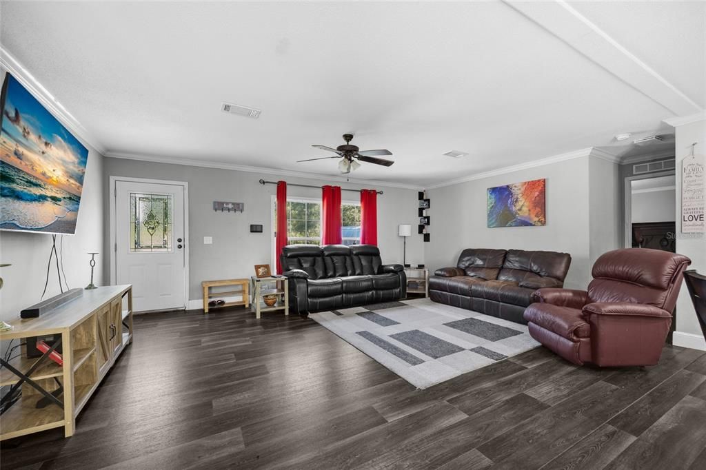 For Sale: $299,000 (3 beds, 2 baths, 1680 Square Feet)