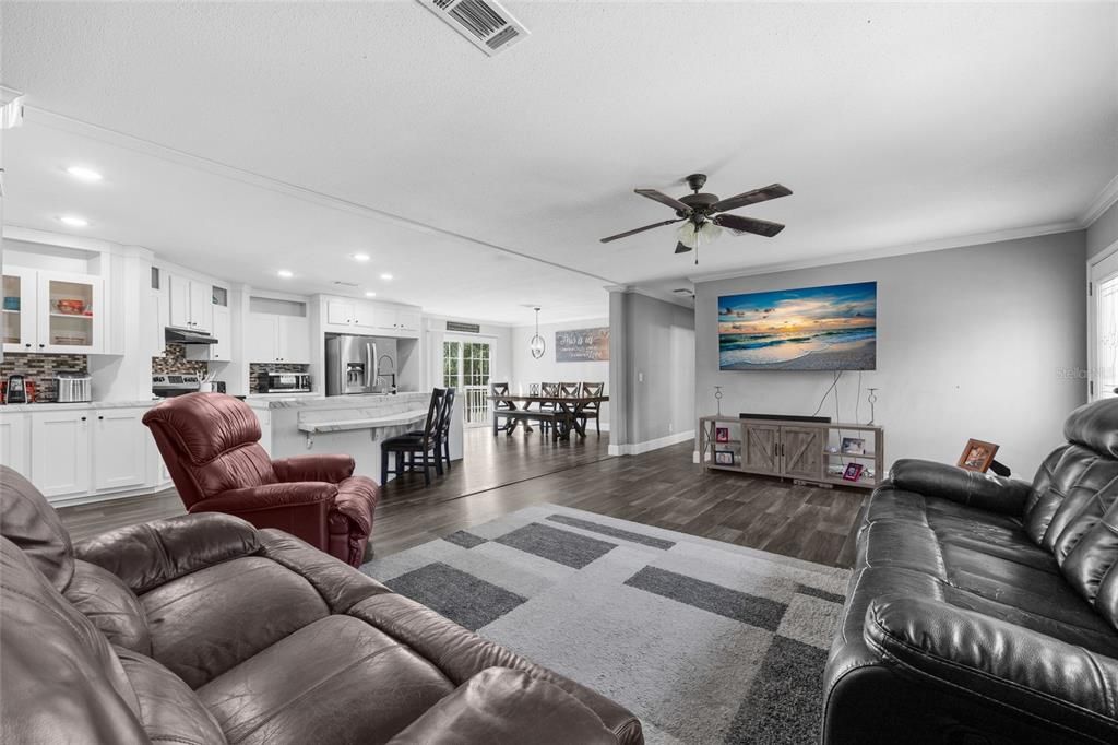 For Sale: $299,000 (3 beds, 2 baths, 1680 Square Feet)