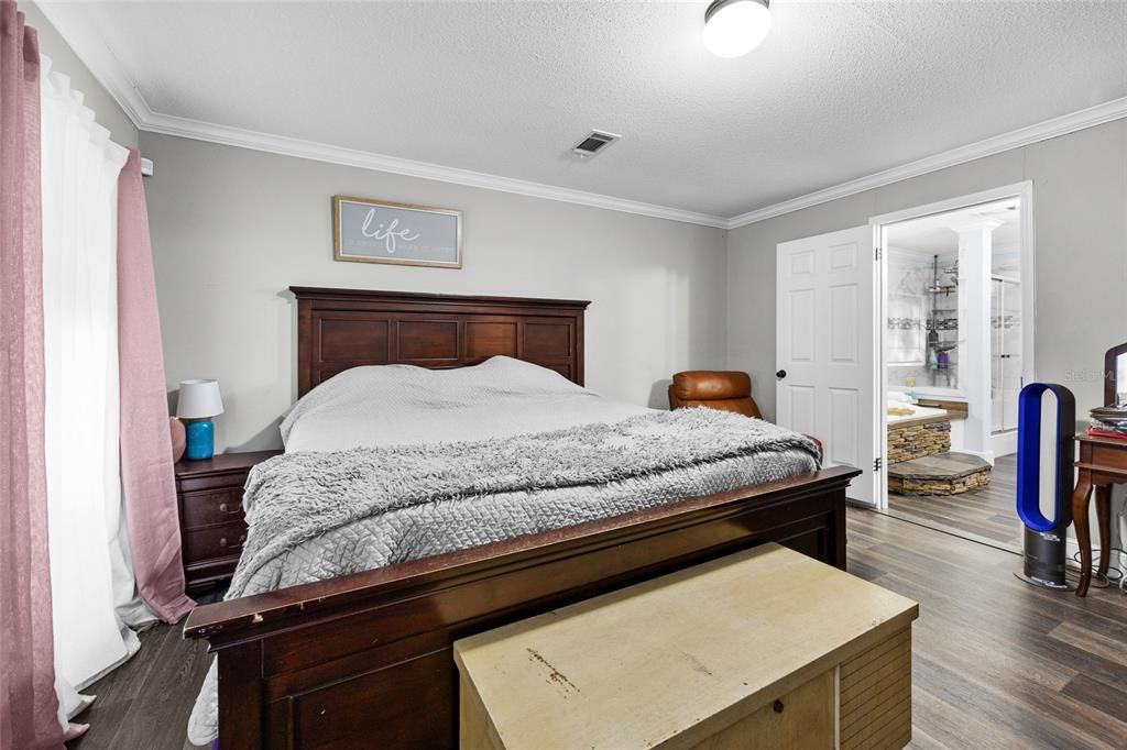 For Sale: $299,000 (3 beds, 2 baths, 1680 Square Feet)