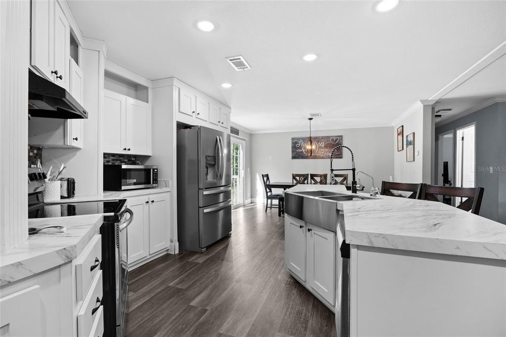 For Sale: $299,000 (3 beds, 2 baths, 1680 Square Feet)