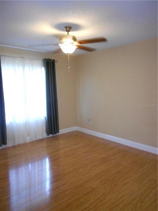 В аренду: $2,100 (3 спален, 2 ванн, 1807 Квадратных фут)