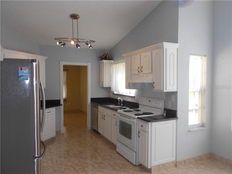 В аренду: $2,100 (3 спален, 2 ванн, 1807 Квадратных фут)