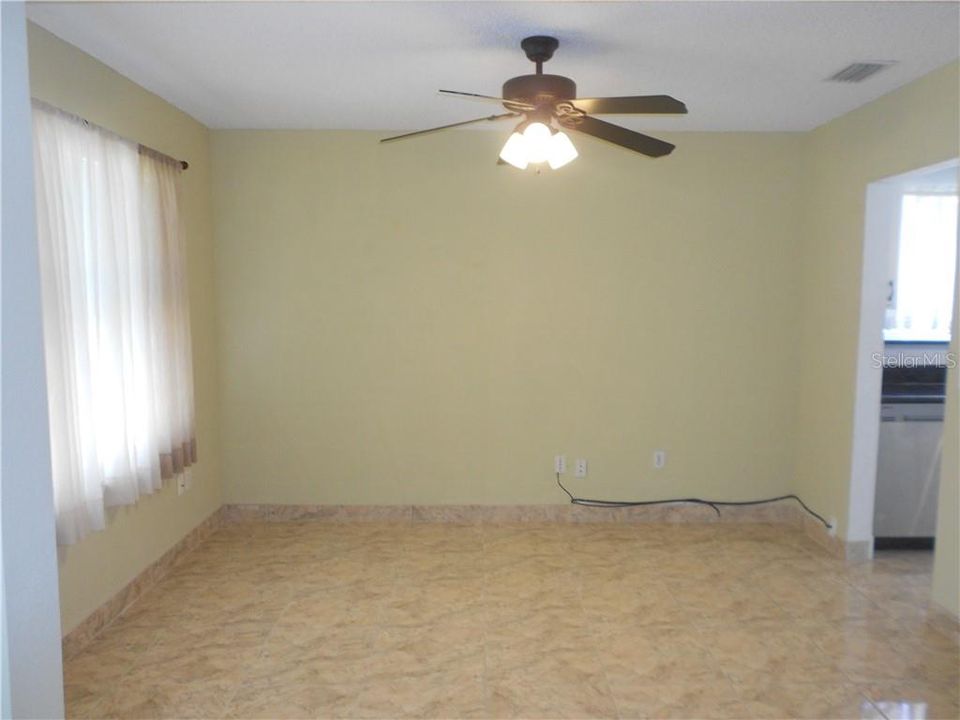 В аренду: $2,100 (3 спален, 2 ванн, 1807 Квадратных фут)