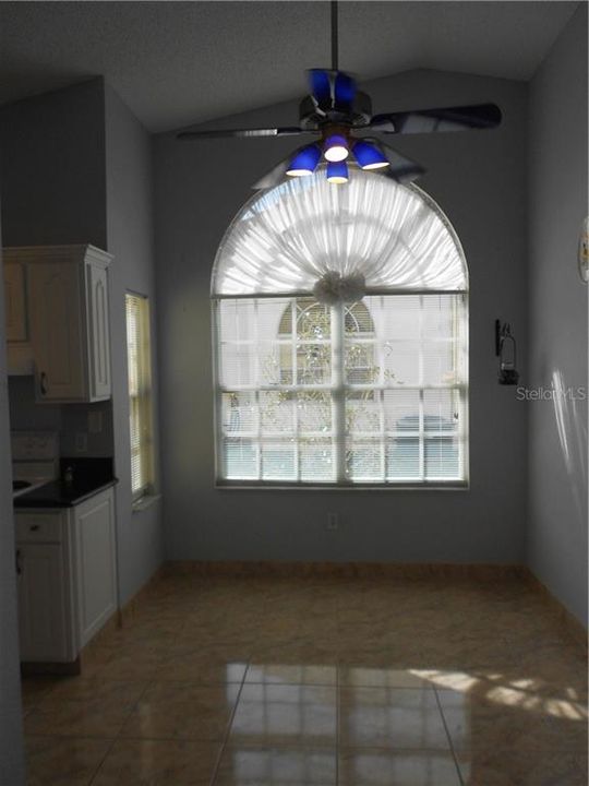 В аренду: $2,100 (3 спален, 2 ванн, 1807 Квадратных фут)