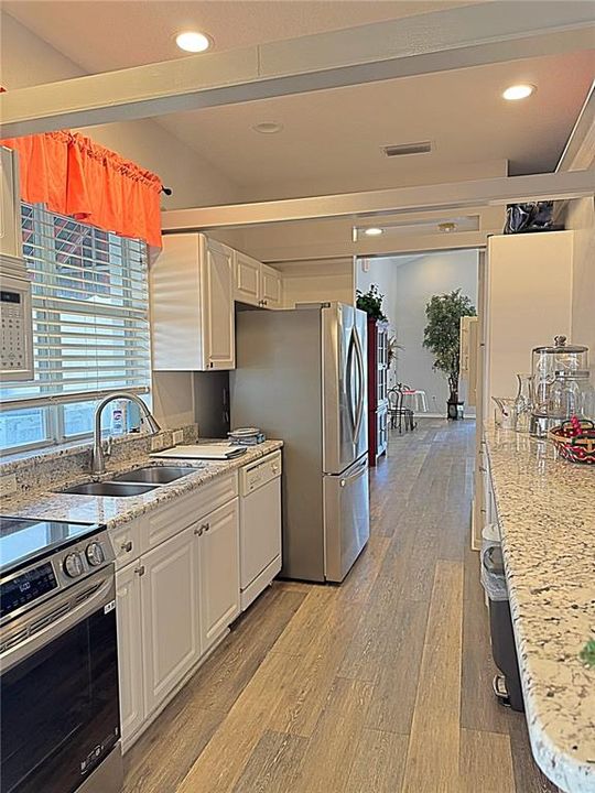 For Rent: $2,495 (3 beds, 2 baths, 1575 Square Feet)