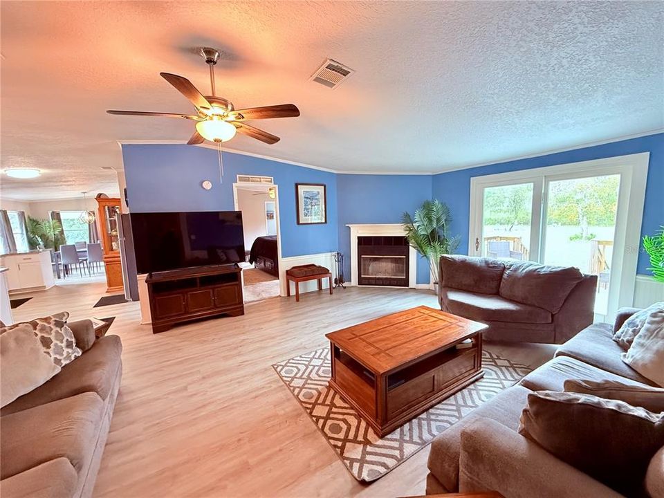 待售: $245,500 (3 贝兹, 2 浴室, 1568 平方英尺)