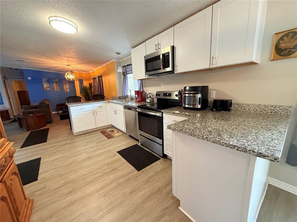 待售: $245,500 (3 贝兹, 2 浴室, 1568 平方英尺)