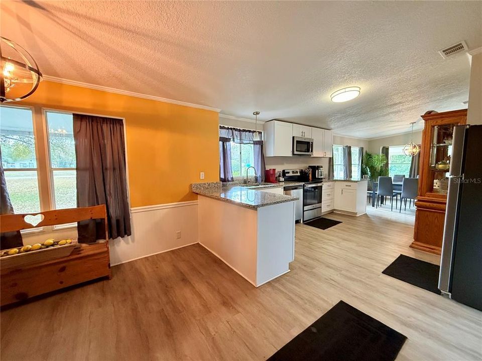 待售: $245,500 (3 贝兹, 2 浴室, 1568 平方英尺)