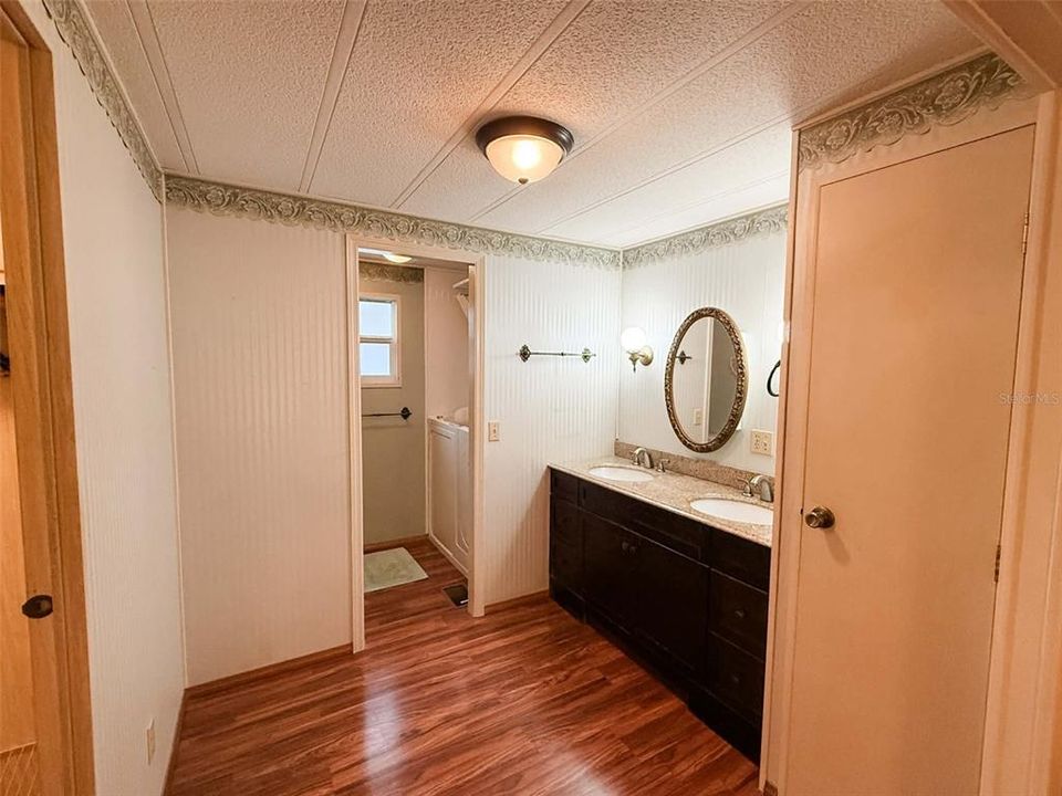 На продажу: $185,000 (2 спален, 2 ванн, 1300 Квадратных фут)