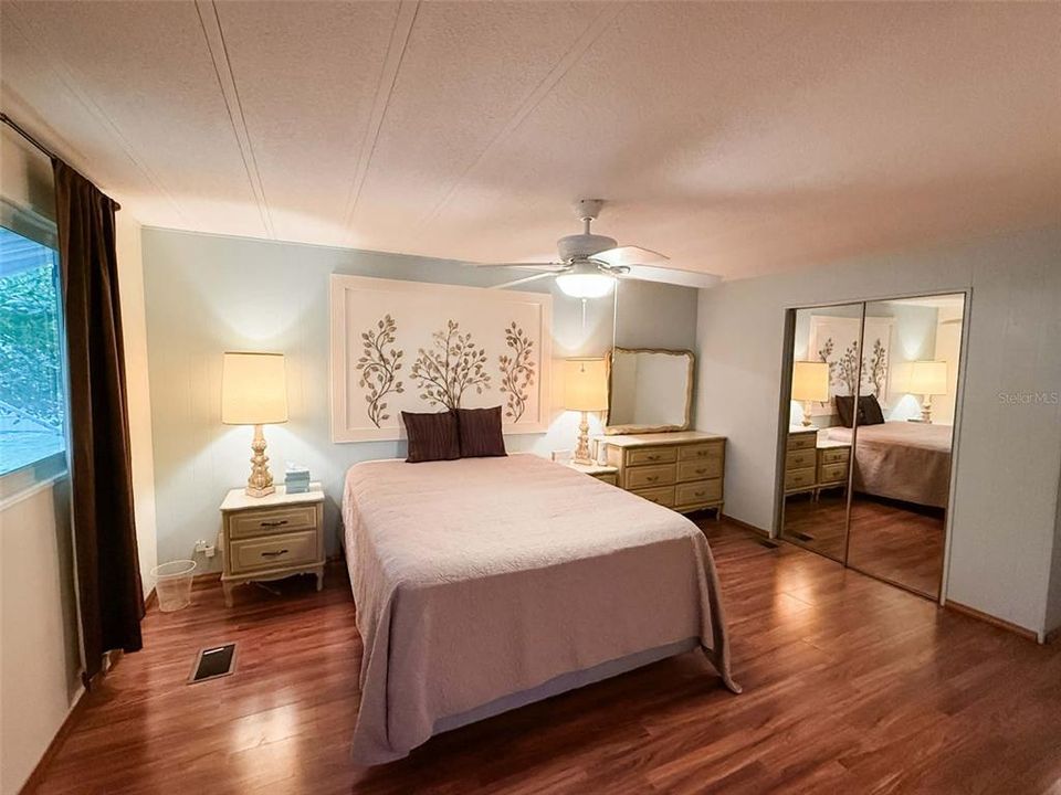 На продажу: $185,000 (2 спален, 2 ванн, 1300 Квадратных фут)