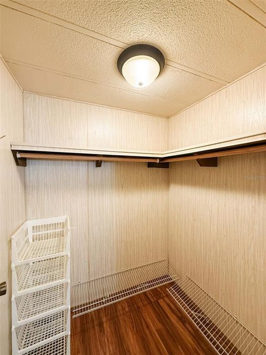 На продажу: $185,000 (2 спален, 2 ванн, 1300 Квадратных фут)