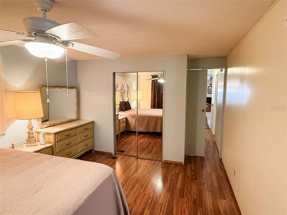 На продажу: $185,000 (2 спален, 2 ванн, 1300 Квадратных фут)