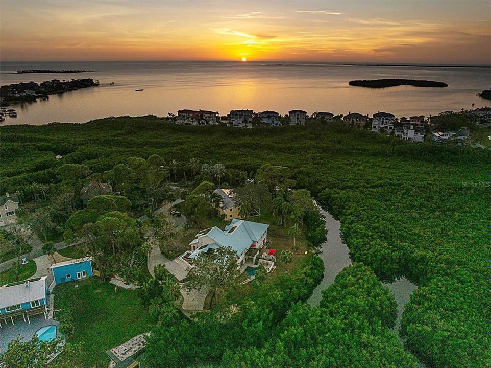 На продажу: $1,295,000 (4 спален, 4 ванн, 3503 Квадратных фут)