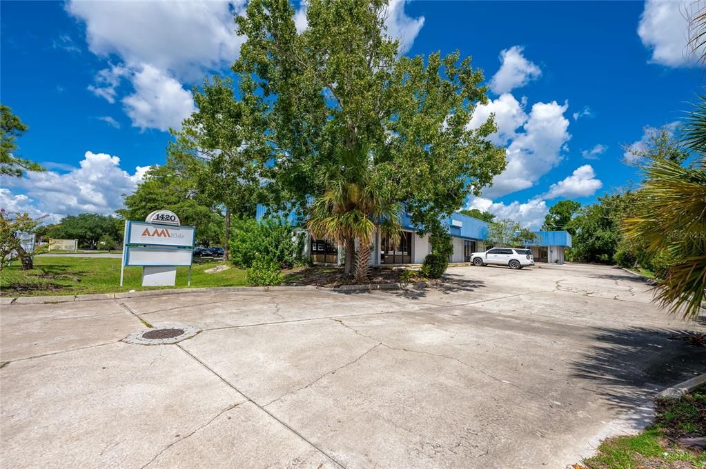 Active With Contract: $895,500 (0 beds, 0 baths, 7492 Square Feet)