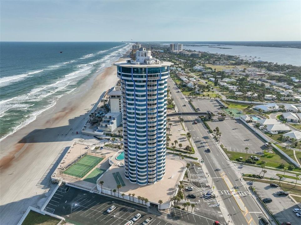 En Venta: $575,000 (2 camas, 3 baños, 1700 Pies cuadrados)