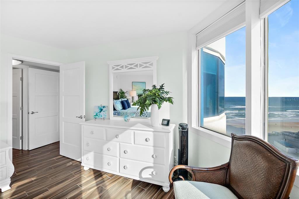 En Venta: $575,000 (2 camas, 3 baños, 1700 Pies cuadrados)