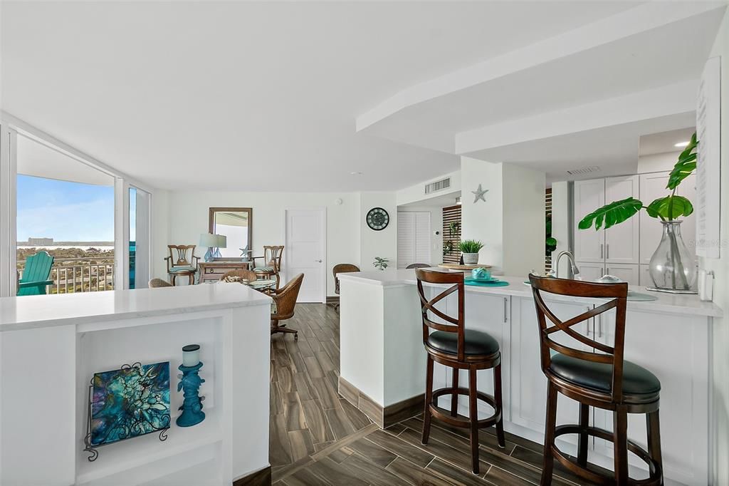 En Venta: $575,000 (2 camas, 3 baños, 1700 Pies cuadrados)