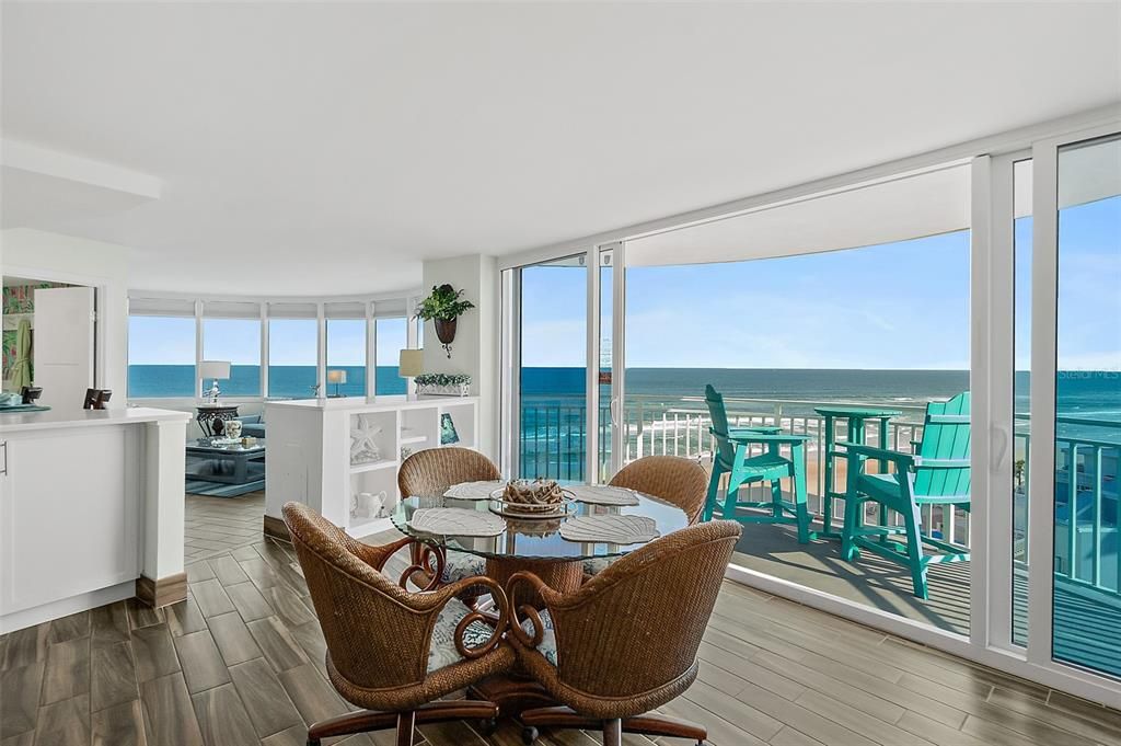 En Venta: $575,000 (2 camas, 3 baños, 1700 Pies cuadrados)