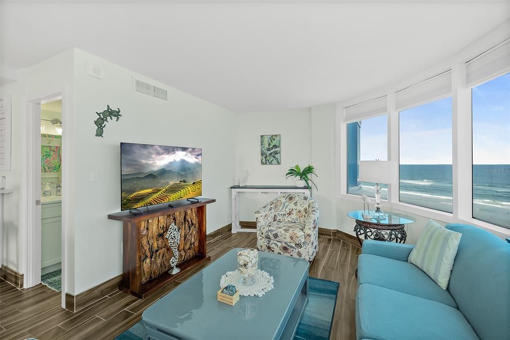 En Venta: $575,000 (2 camas, 3 baños, 1700 Pies cuadrados)