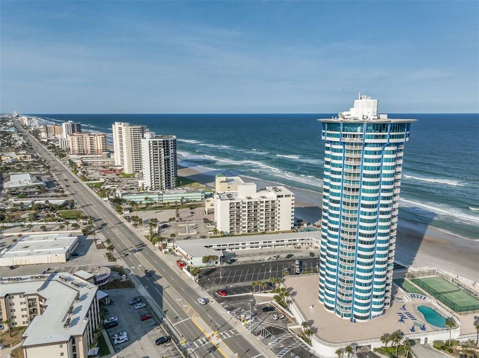 En Venta: $575,000 (2 camas, 3 baños, 1700 Pies cuadrados)