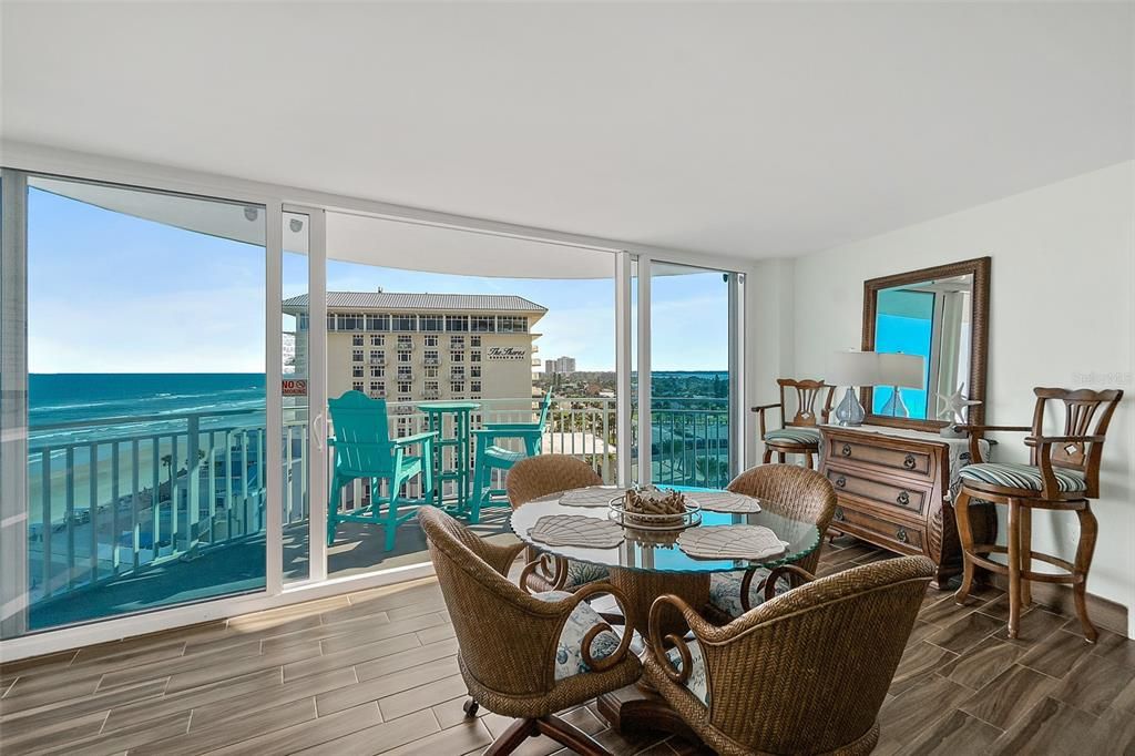 En Venta: $575,000 (2 camas, 3 baños, 1700 Pies cuadrados)