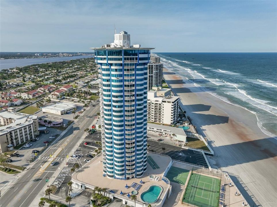 En Venta: $575,000 (2 camas, 3 baños, 1700 Pies cuadrados)