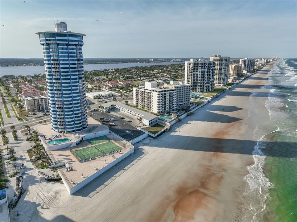 En Venta: $575,000 (2 camas, 3 baños, 1700 Pies cuadrados)