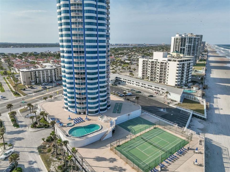 En Venta: $575,000 (2 camas, 3 baños, 1700 Pies cuadrados)