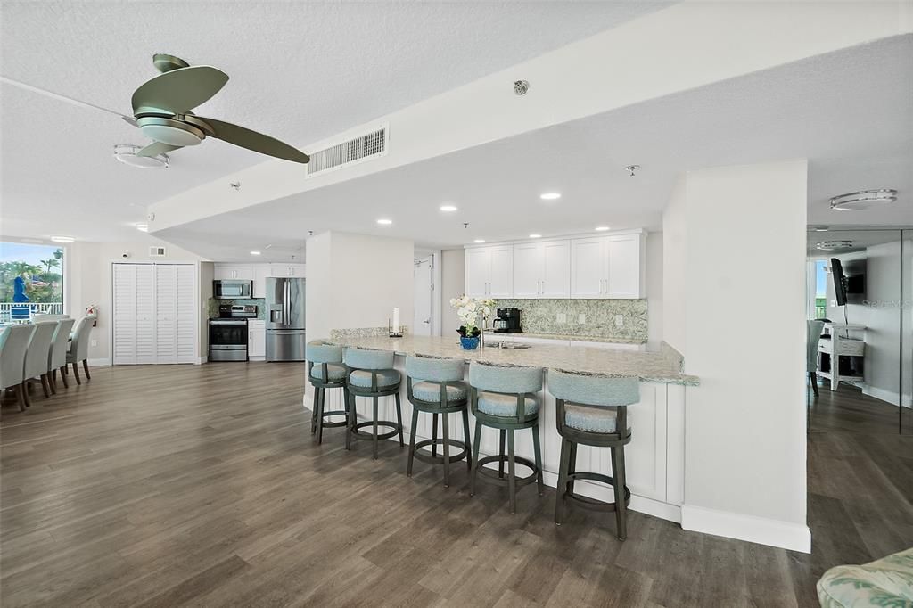 En Venta: $575,000 (2 camas, 3 baños, 1700 Pies cuadrados)