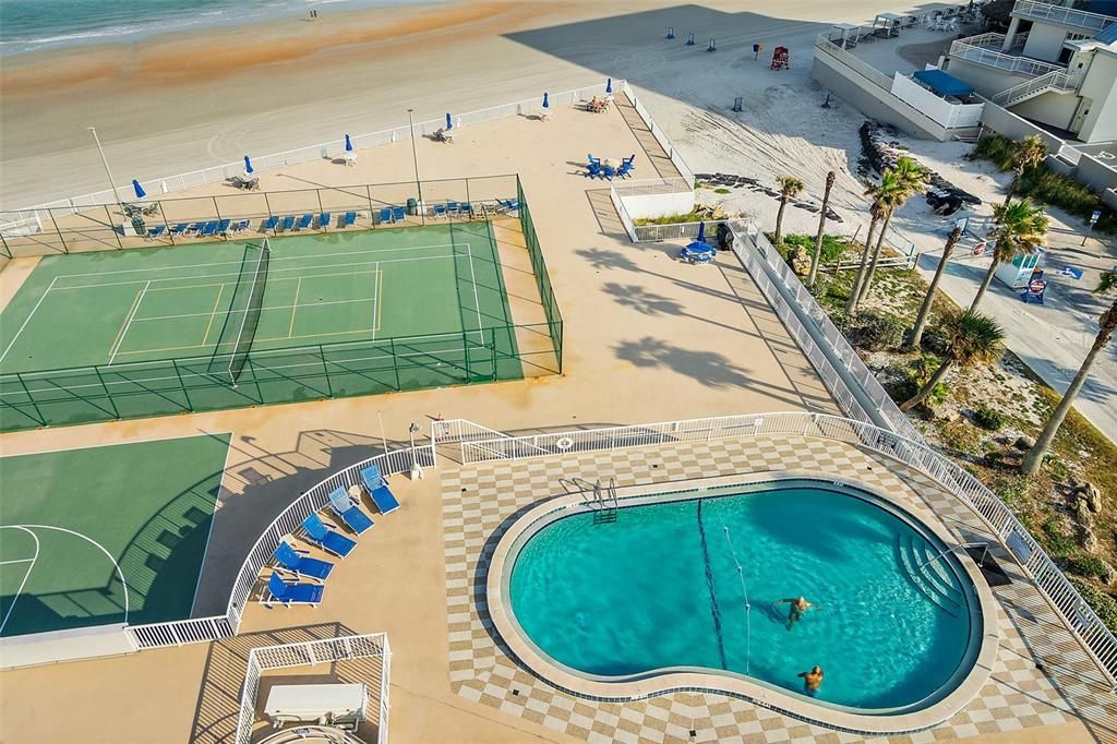 En Venta: $575,000 (2 camas, 3 baños, 1700 Pies cuadrados)