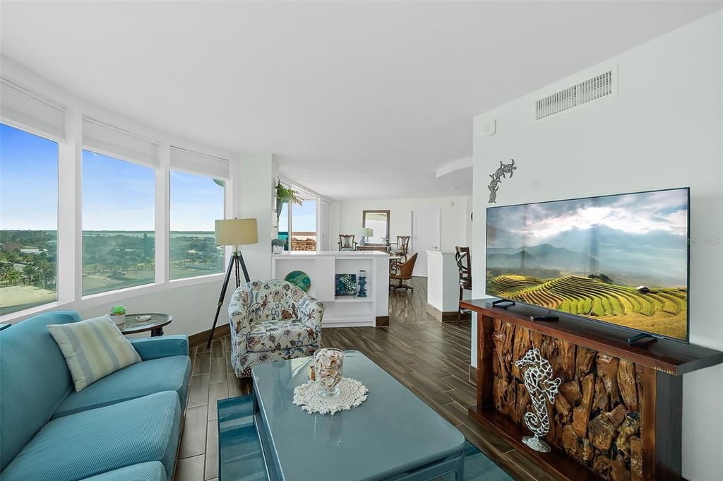 En Venta: $575,000 (2 camas, 3 baños, 1700 Pies cuadrados)