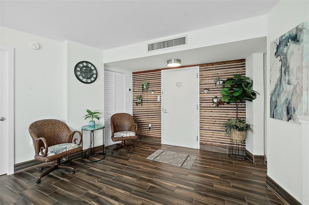 En Venta: $575,000 (2 camas, 3 baños, 1700 Pies cuadrados)