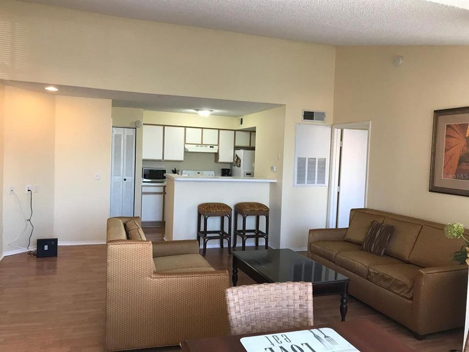 For Sale: $175,000 (2 beds, 2 baths, 1026 Square Feet)