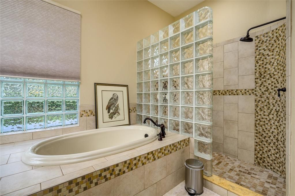 For Sale: $750,000 (4 beds, 3 baths, 2789 Square Feet)