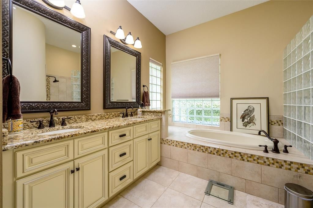 For Sale: $750,000 (4 beds, 3 baths, 2789 Square Feet)