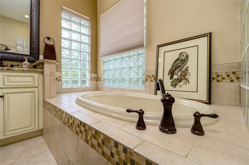 For Sale: $750,000 (4 beds, 3 baths, 2789 Square Feet)