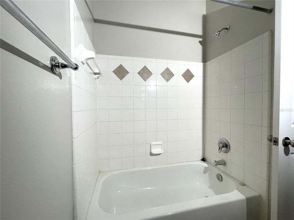 На продажу: $299,000 (2 спален, 2 ванн, 1214 Квадратных фут)