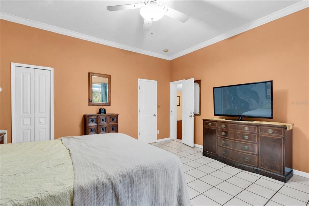 待售: $375,000 (2 贝兹, 2 浴室, 1291 平方英尺)