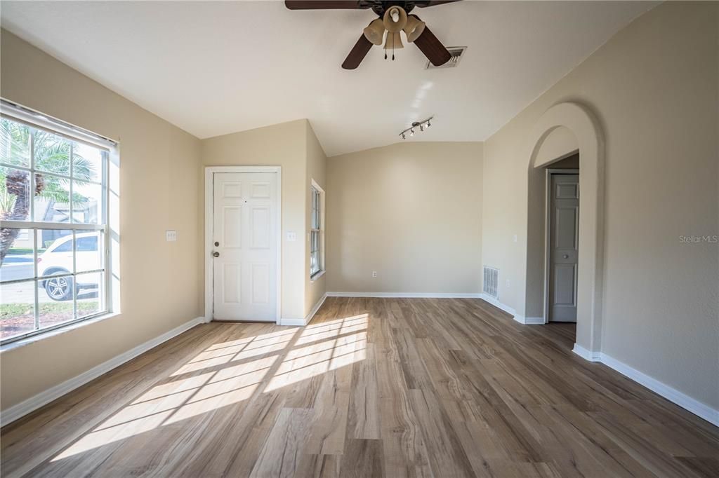 В аренду: $1,995 (3 спален, 2 ванн, 1510 Квадратных фут)