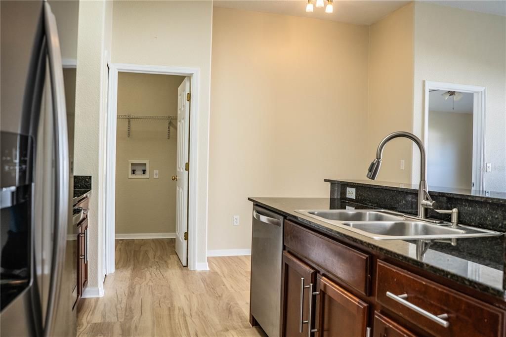 В аренду: $1,995 (3 спален, 2 ванн, 1510 Квадратных фут)