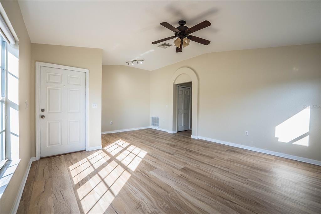 В аренду: $1,995 (3 спален, 2 ванн, 1510 Квадратных фут)