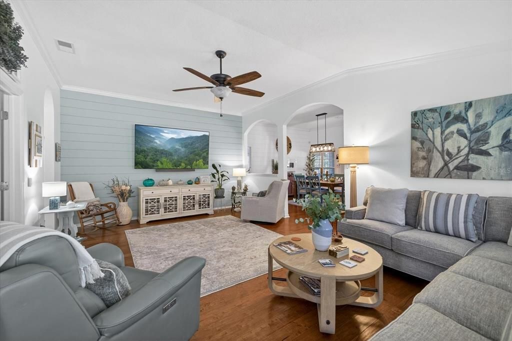 For Sale: $445,900 (3 beds, 2 baths, 1884 Square Feet)