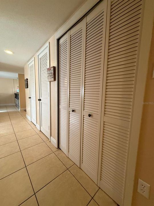 For Rent: $1,100 (1 beds, 1 baths, 974 Square Feet)