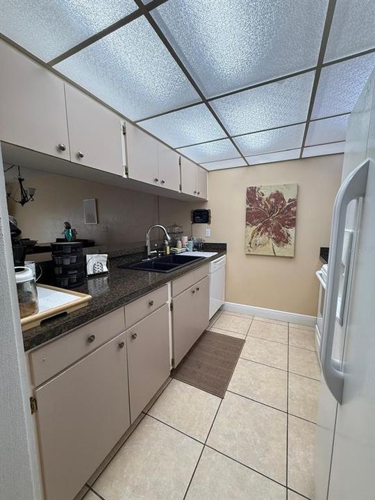 For Rent: $1,100 (1 beds, 1 baths, 974 Square Feet)