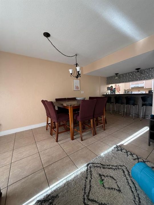 For Rent: $1,100 (1 beds, 1 baths, 974 Square Feet)