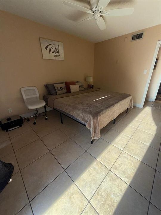 For Rent: $1,100 (1 beds, 1 baths, 974 Square Feet)