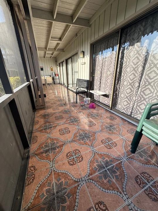 For Rent: $1,100 (1 beds, 1 baths, 974 Square Feet)